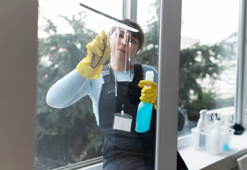 Nettoyage de vitres intérieures et extérieures à Livilliers